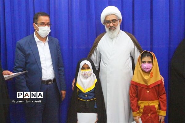 تقدیر امام جمعه شهرستان زابل از برگزیدگان جشنواره یاوران انقلاب