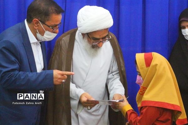 تقدیر امام جمعه شهرستان زابل از برگزیدگان جشنواره یاوران انقلاب