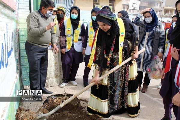 کاشت نهال به مناسبت هفته درختکاری توسط دانش‌آموزان پیشتاز کهگیلویه و بویراحمد