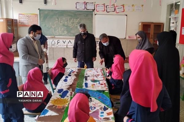 برگزاری نمایشگاه فرهنگی هنری در دبستان دخترانه نرگس پردیس