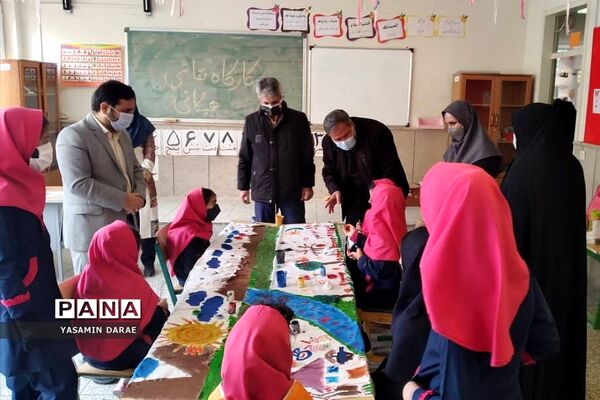 برگزاری نمایشگاه فرهنگی هنری در دبستان دخترانه نرگس پردیس
