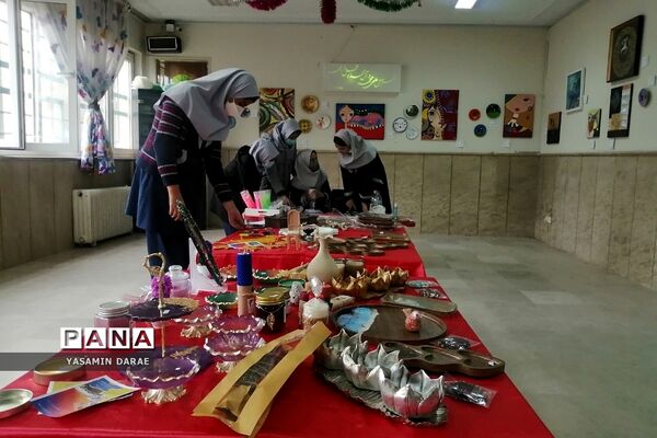 برگزاری نمایشگاه فرهنگی هنری در دبستان دخترانه نرگس پردیس