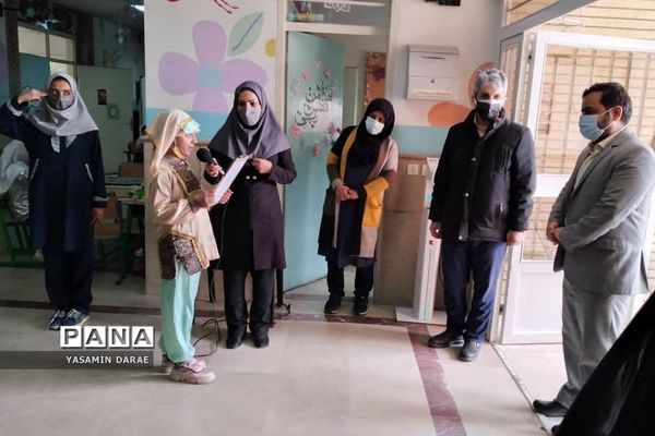 برگزاری نمایشگاه فرهنگی هنری در دبستان دخترانه نرگس پردیس