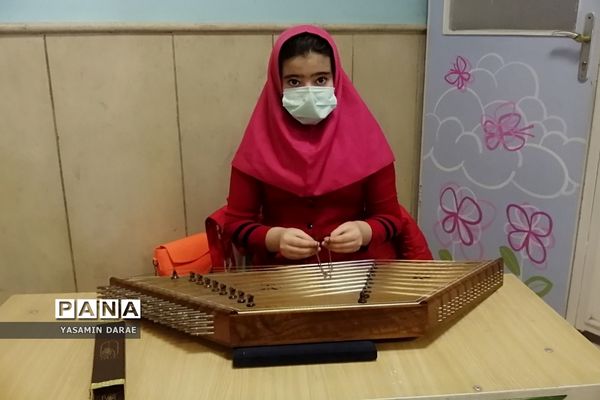 برگزاری نمایشگاه فرهنگی هنری در دبستان دخترانه نرگس پردیس