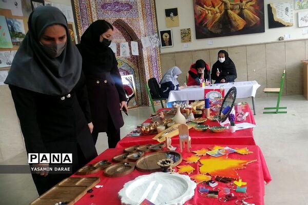برگزاری نمایشگاه فرهنگی هنری در دبستان دخترانه نرگس پردیس