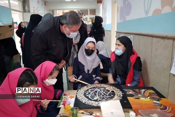 برگزاری نمایشگاه فرهنگی هنری در دبستان دخترانه نرگس پردیس