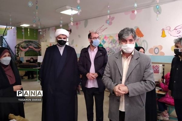 برگزاری نمایشگاه فرهنگی هنری در دبستان دخترانه نرگس پردیس