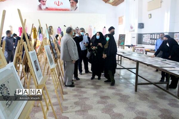 نمایشگاه آثار هنری دانش‌آموزان در بوشهر