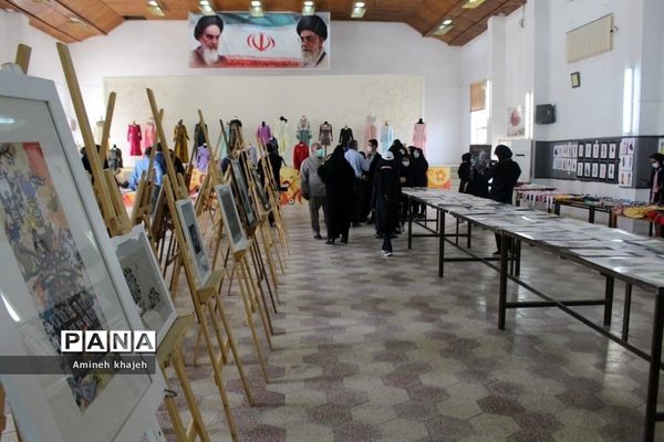 نمایشگاه آثار هنری دانش‌آموزان در بوشهر