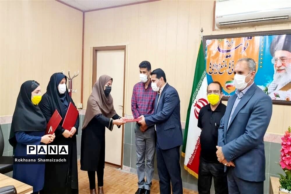 تقدیر از دانش‌آموز برتر کشوری در مسابقات وزارت آموزش و پرورش در امیدیه