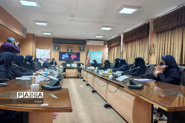 برگزاری مسابقات مناظره دانش‌آموزی در ناحیه 2 استان اصفهان