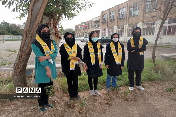 آیین درختکاری به یاد شهدا در مدارس دزفول