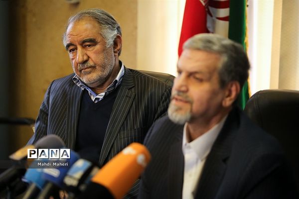 نشست خبری خانه احزاب  با موضوع تحولات جهان، روسیه و اوکراین