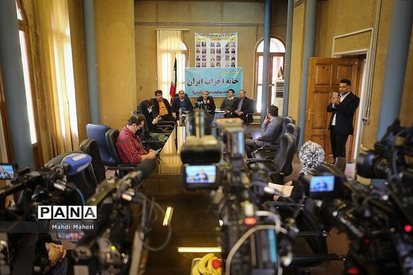 نشست خبری خانه احزاب  با موضوع تحولات جهان، روسیه و اوکراین