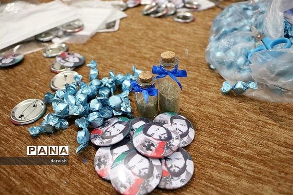 توزیع بسته‌های فرهنگی توسط گروه جهادی سائحین در دماوند