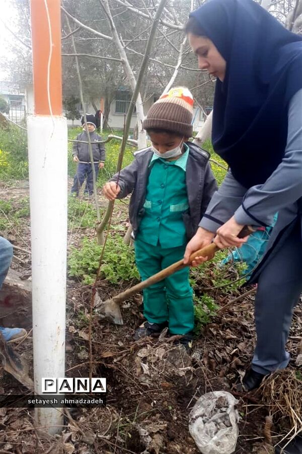 مشارکت دانش‌آموزان گلوگاهی در هفته منابع طبیعی