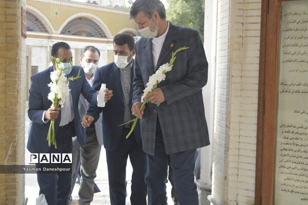 تجدید میثاق سرپرست معاونت پرورشی و فرهنگی وزارت آموزش و پرورش با آرمان های مقدس شهدا در بوشهر