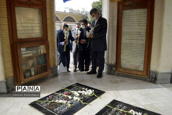 تجدید میثاق سرپرست معاونت پرورشی و فرهنگی وزارت آموزش و پرورش با آرمان های مقدس شهدا در بوشهر