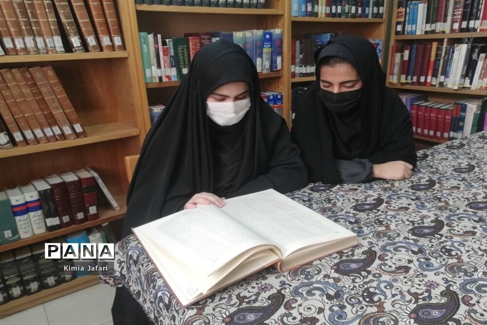 گردشگری اعضای هیات رئیسه دختران مجلس دانش‌آموزی کاشمر  در باغ دانایی