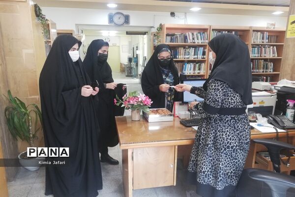 گردشگری اعضای هیات رئیسه دختران مجلس دانش‌آموزی کاشمر  در باغ دانایی