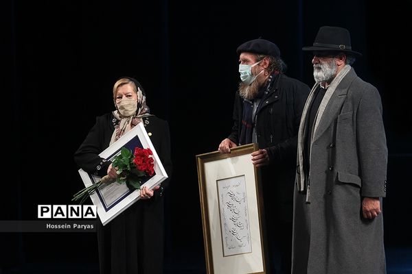 نخستین جایزه بین‌المللی حکیم نظامی