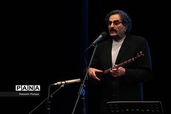 نخستین جایزه بین‌المللی حکیم نظامی