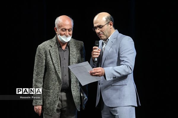 نخستین جایزه بین‌المللی حکیم نظامی