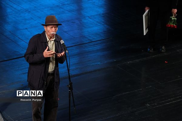 نخستین جایزه بین‌المللی حکیم نظامی