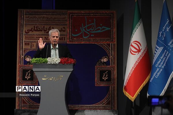نخستین جایزه بین‌المللی حکیم نظامی
