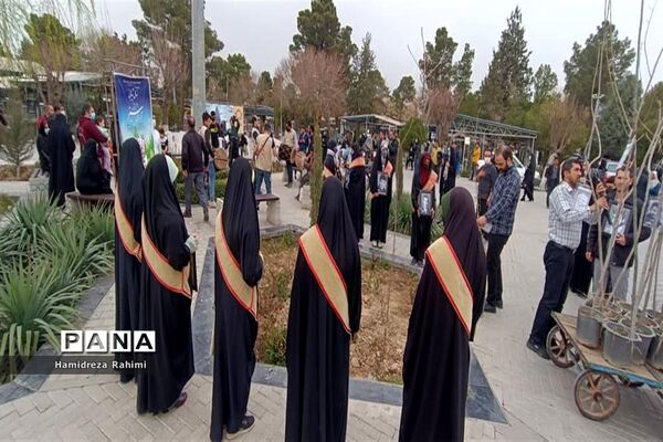 ویژه برنامه نهال شیدایی در گلزار شهدای بهشت حضرت زهرا (س)