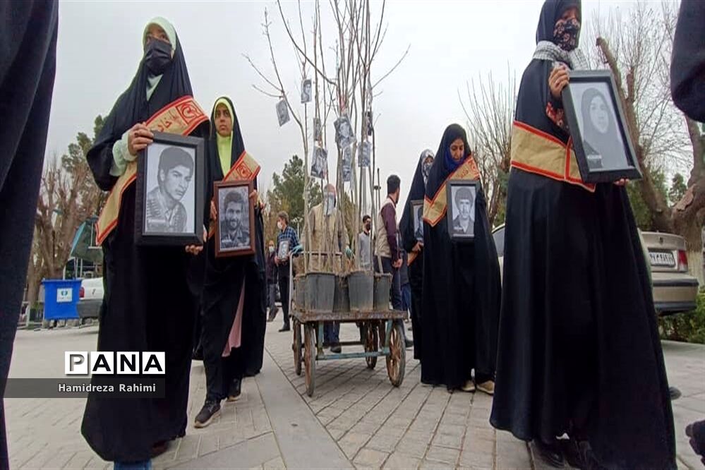 ویژه برنامه نهال شیدایی در گلزار شهدای بهشت حضرت زهرا (س)