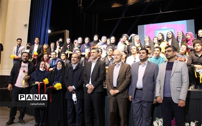 مراسم تجلیل از عوامل برنامه «نوجوانی به توان نو» در تالار هنر برگزار شد