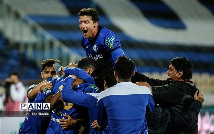 پیروزی استقلال بر صنعت نفت آبادان