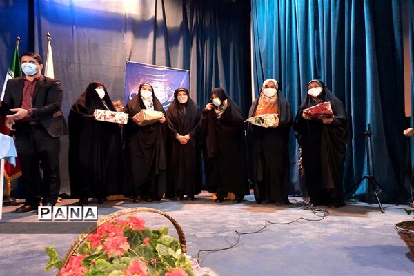 تقدیر از مشاوران پرتلاش منطقه ۱۵