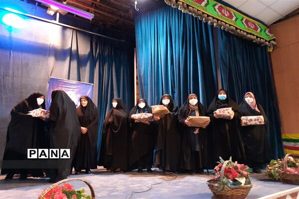 تقدیر از مشاوران پرتلاش منطقه ۱۵