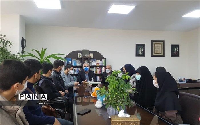 مجلس دانش‌آموزی فرصت حضور دانش‌آموزان در جامعه و تمرین دموکراسی است