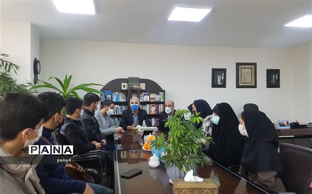 مجلس دانش‌آموزی فرصت حضور دانش‌آموزان در جامعه و تمرین دموکراسی است