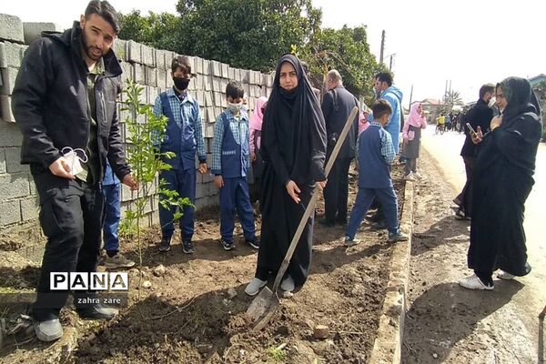 اجرای طرح کمربند سبز روستای شومیا محمودآباد با کاشت یک هزار نهال
