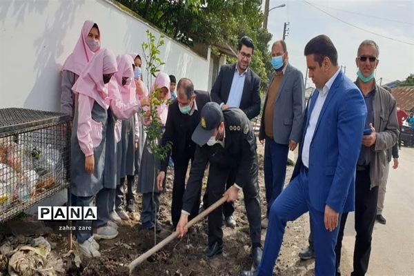 اجرای طرح کمربند سبز روستای شومیا محمودآباد با کاشت یک هزار نهال