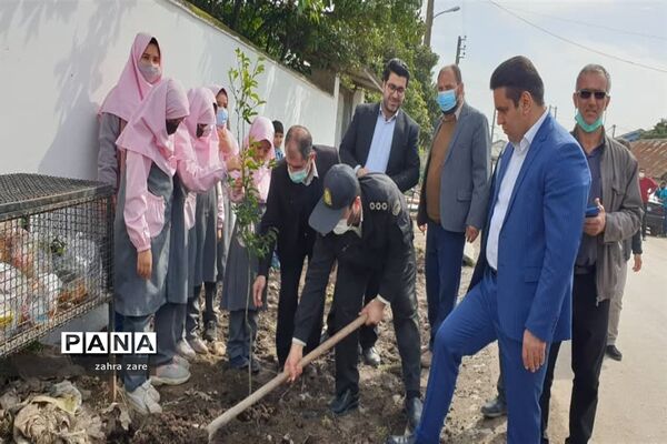 اجرای طرح کمربند سبز روستای شومیا محمودآباد با کاشت یک هزار نهال