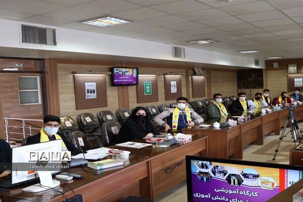 کارگاه آموزشی مجلس و شورای دانش‌آموزی ناحیه دو قزوین