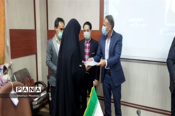 تجلیل از دانش‌آموزان برتر، خلیل آبادی