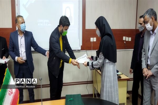 تجلیل از دانش‌آموزان برتر، خلیل آبادی