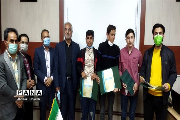تجلیل از دانش‌آموزان برتر، خلیل آبادی