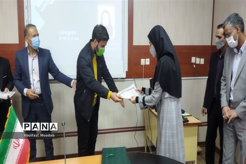 تجلیل از دانش‌آموزان برتر، خلیل آبادی