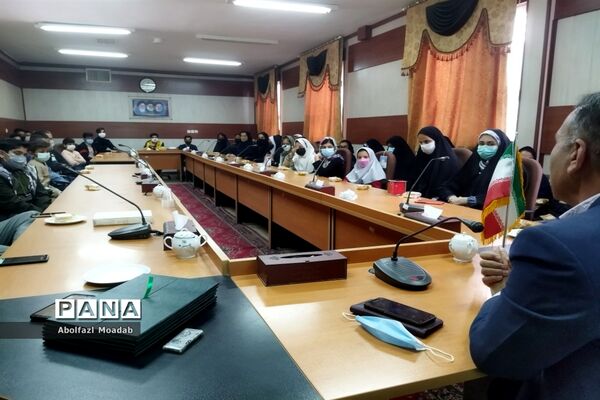 تجلیل از دانش‌آموزان برتر، خلیل آبادی