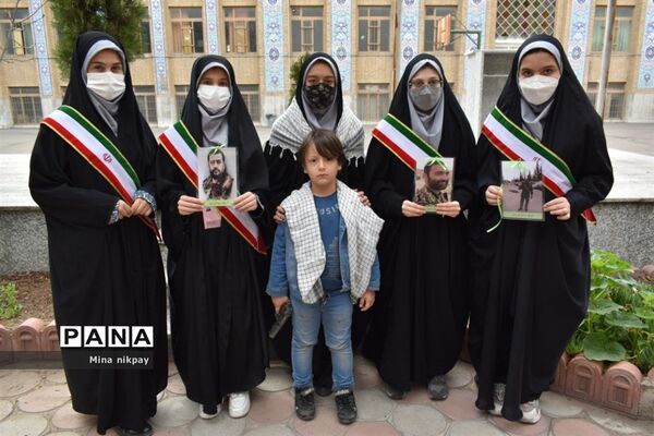 بزرگداشت شهدا در دبیرستان شاهد حجاب منطقه ۱۳