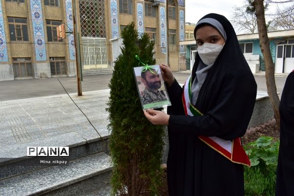 بزرگداشت شهدا در دبیرستان شاهد حجاب منطقه ۱۳