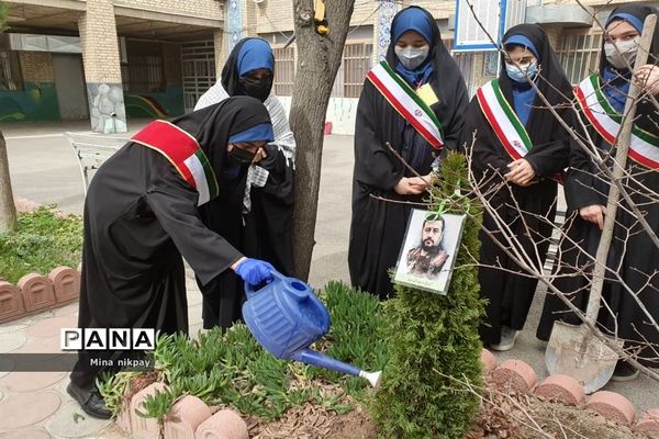 بزرگداشت شهدا در دبیرستان شاهد حجاب منطقه ۱۳