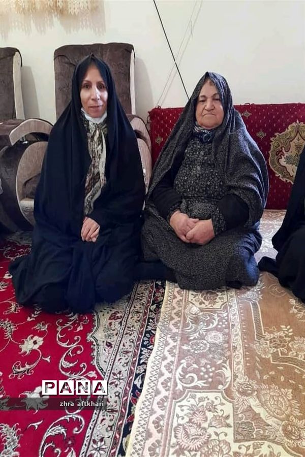 دیدار دانش‌آموزان عضو تشکل پیشتازان شهرآوج با خانواده شهیدزین العابدین رمضانی